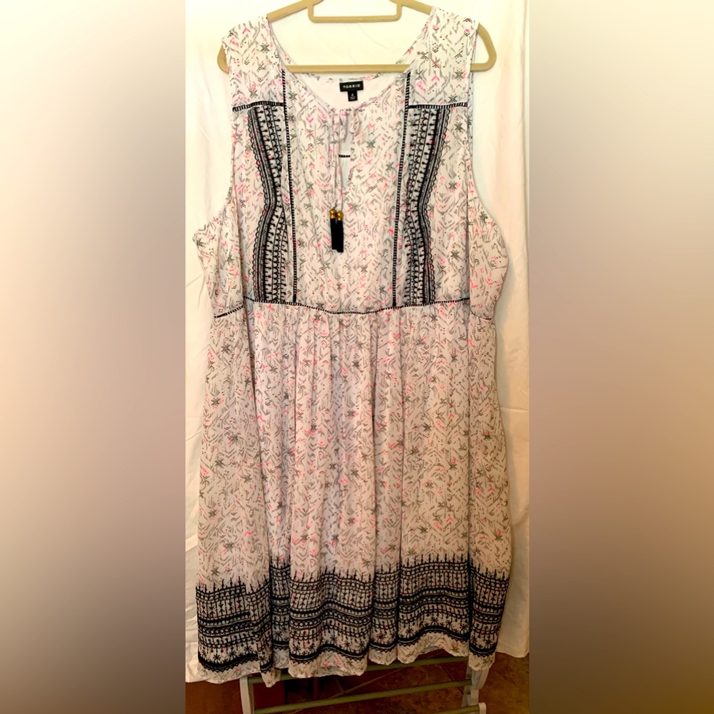Torrid size 4 sleeveless dress with colorful geometric print